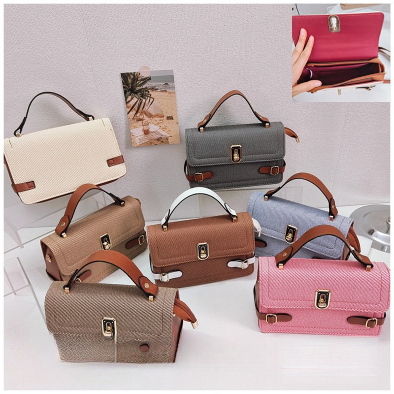 Top brand high-quality new free designer bag retro niche design 2025 fashionable texture single shoulder slanted small square bag brand new free desig