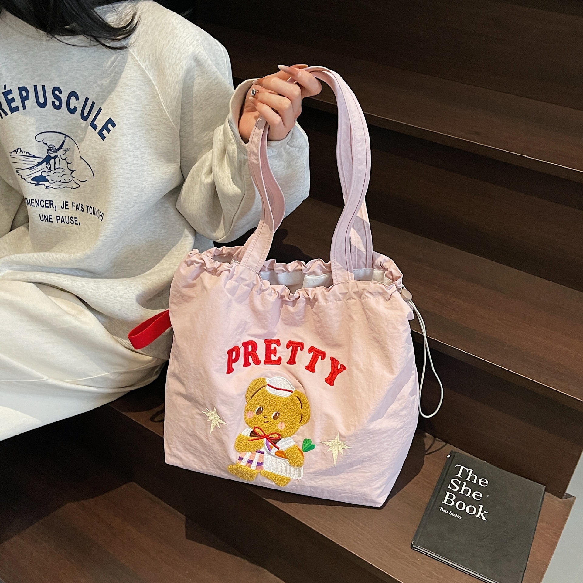 designer 2025 New Cartoon Canvas Bag Large Capacity Student Class Commuter Shoulder Bag Casual Versatile Handheld Tote Bag