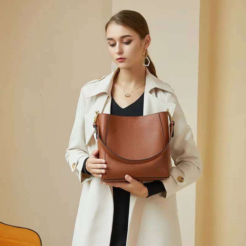 New leather Casual Shopping Shoulder Bag, Commuting Bucket Handbag, Simple And High-Quality Women's HandBag