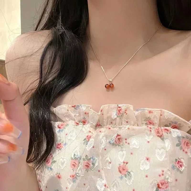 New Wine Red Cherry Gold Color Pendant Necklace for Women Personality Fashion Necklace Wedding Jewelry Birthday Gifts XJ250604