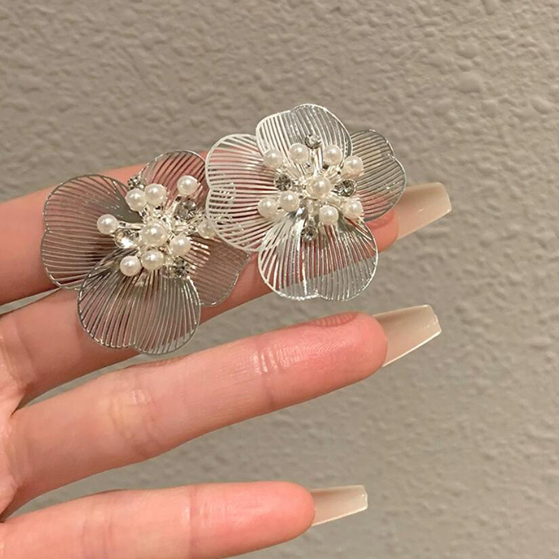 Women Metal Flower and Pearl Earrings with Cubic Zirconia Sweet Cool Luxurious and Elegant Jewelry