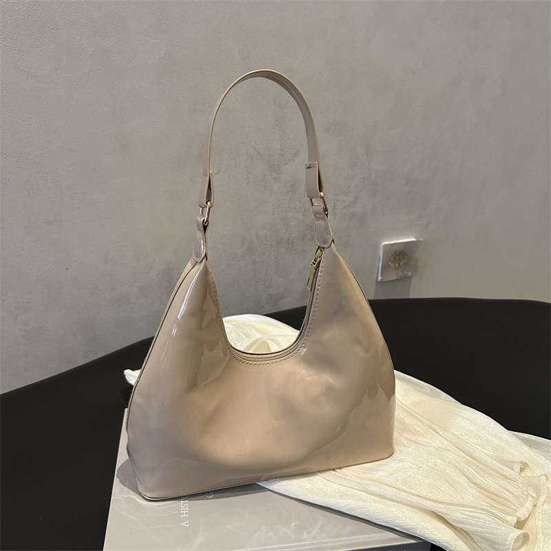 designer Vintage 2025 Spring Underarm Bag for Women 2025 French Niche Design Texture New Casual Crescent Bag