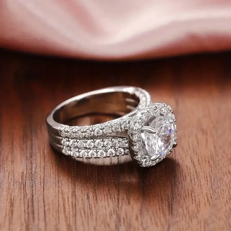 2025 New Women's Jewelry Fashion Simple Twisted Silver Plated Sparkling Eternal CZ Imitation Moissanite Ring