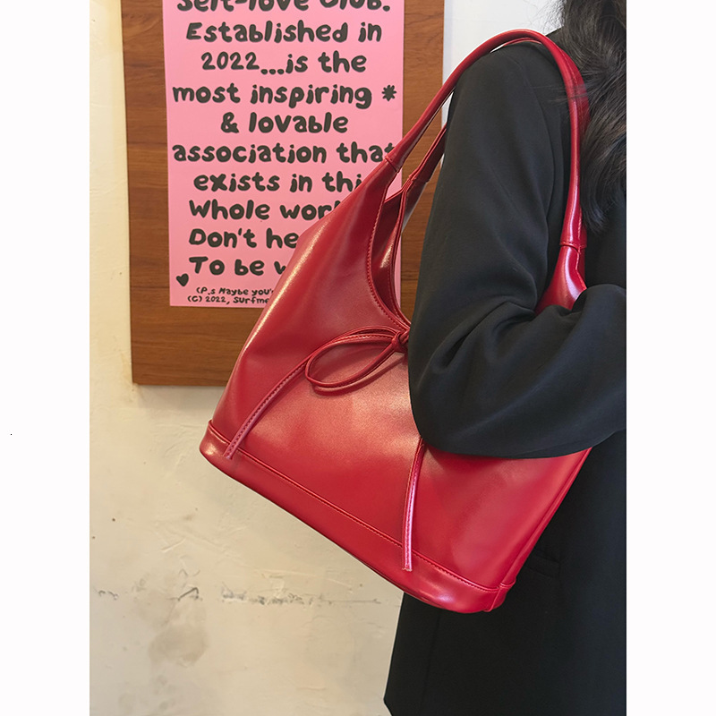 Vintage Red Bow Women's Handbag Autumn/Winter Large Capacity Shoulder Bag Commuter Multi functional Designer Shoulder Bag