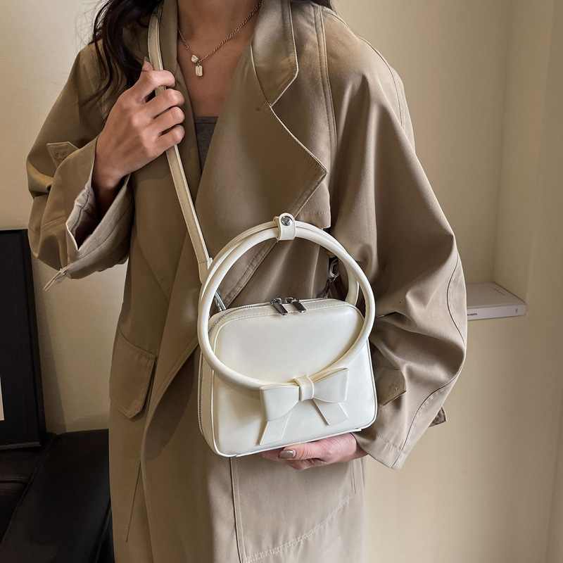 Free Shipping Designer Bag 2025 Spring/summer New Versatile Sweet And Spicy Girl Handheld Butterfly Bow Mobile Crossover Small Bag