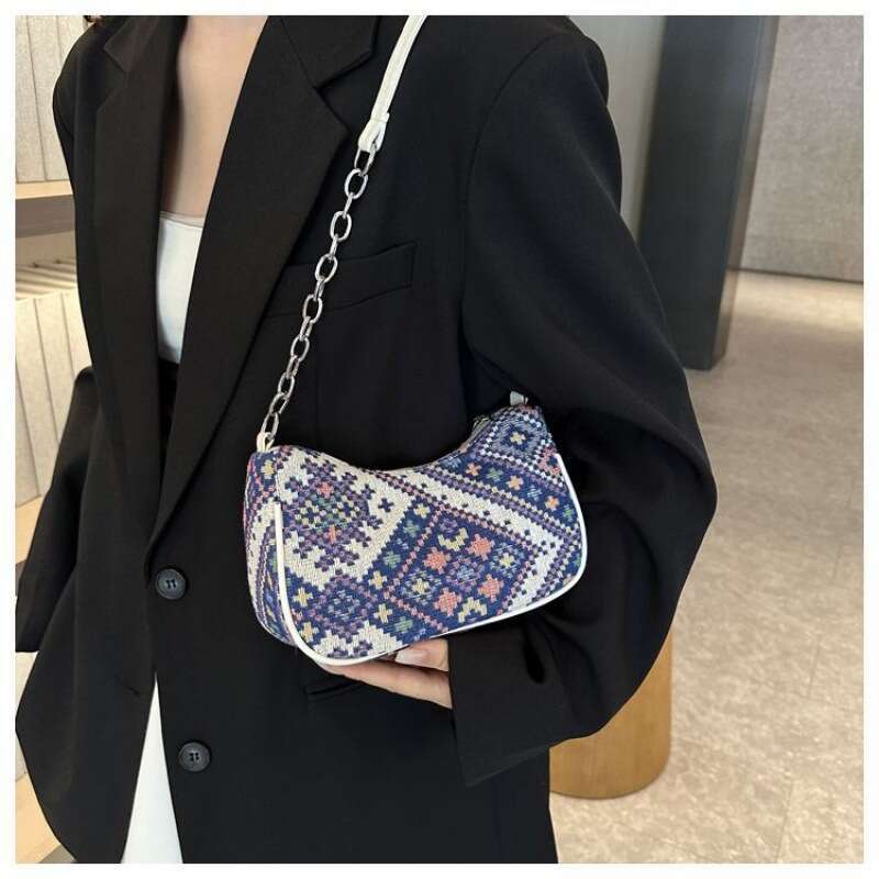 2023 Niche Design New Trendy Women's Embroidered Ethnic Style Chain Fashion Versatile Handbag Shoulder Underarm Bag