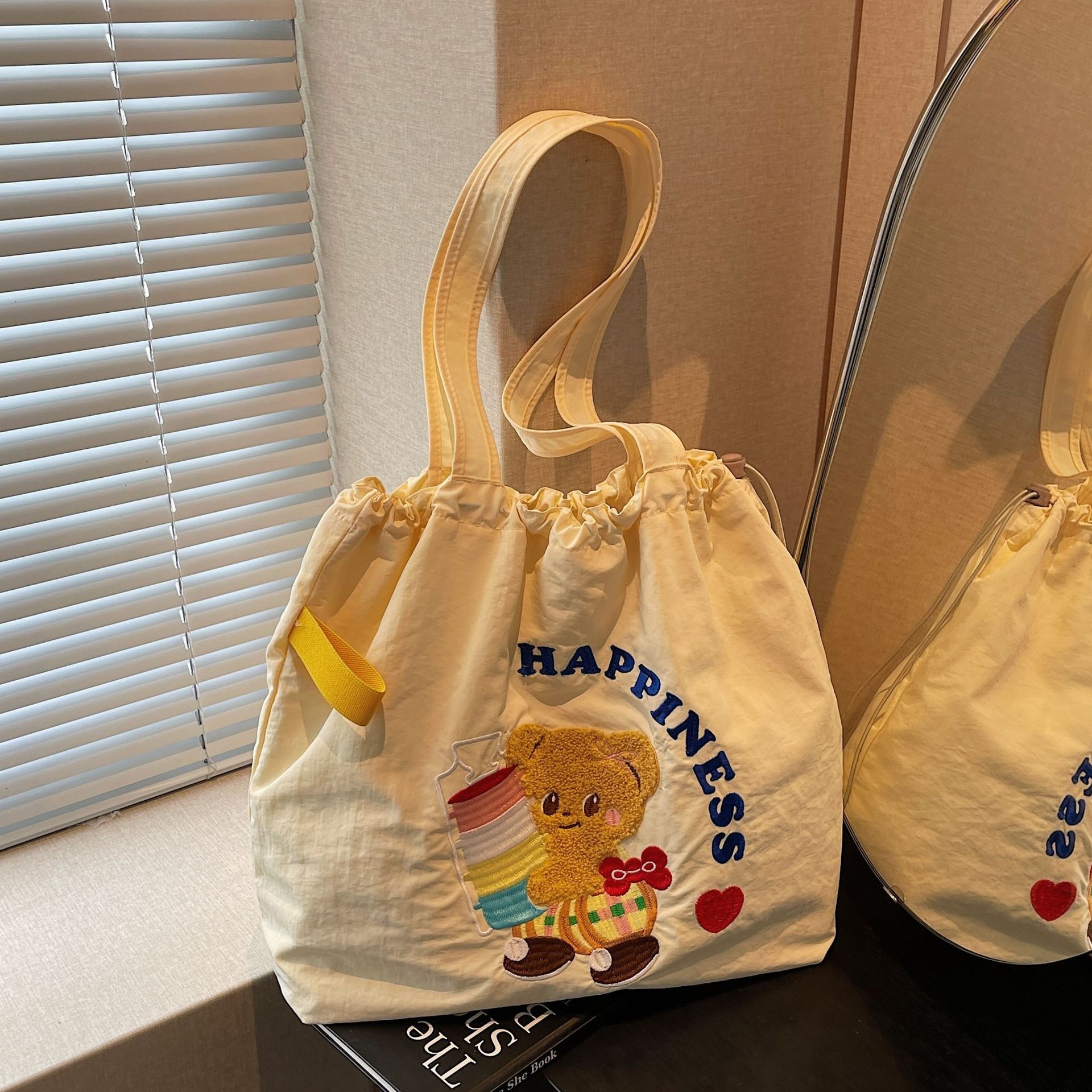 designer 2025 New Cartoon Canvas Bag Large Capacity Student Class Commuter Shoulder Bag Casual Versatile Handheld Tote Bag