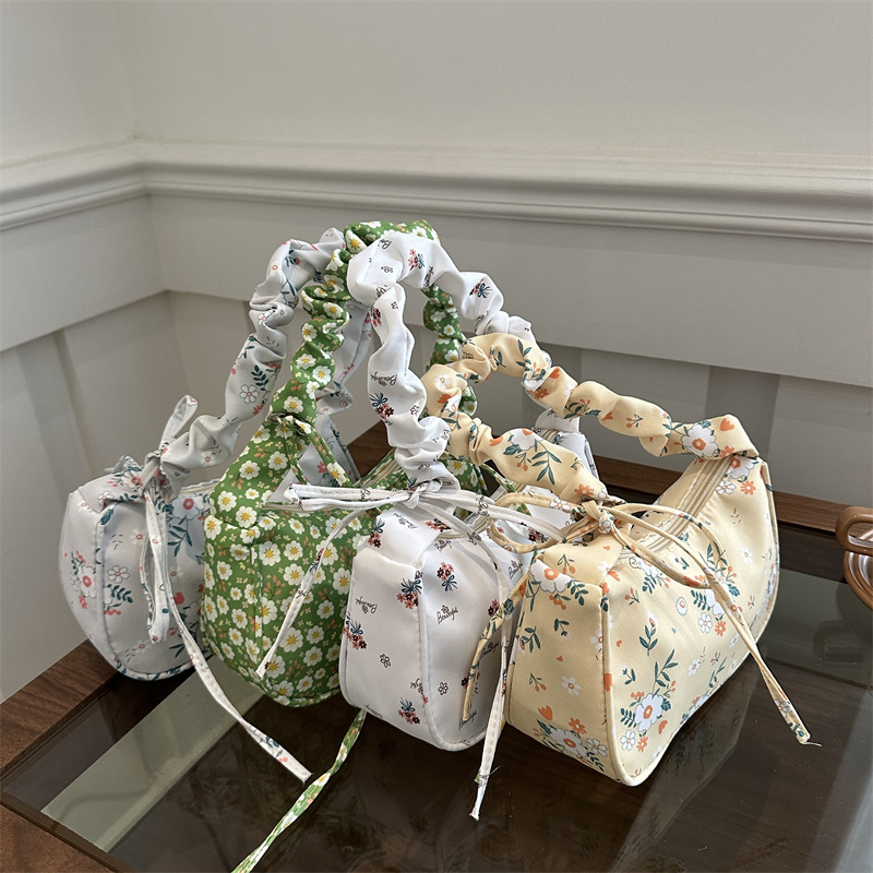 designer Large Capacity Shoulder Bag Summer Pleated Floral Underarm Bag 2025 New Niche Design Sweet Drawstring Commuter Bag