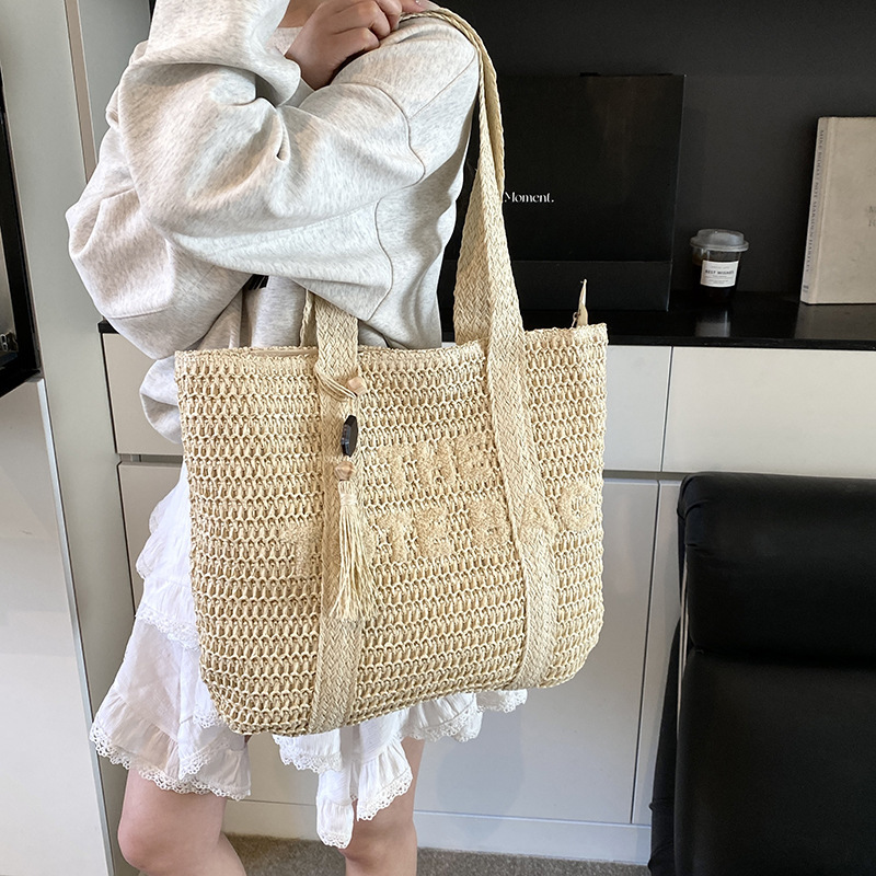 Free Shipping Designer Bag High Looks Summer New Versatile Commuter Bag With Large Capacity Single Shoulder Fashionable Grass Tote Woven Armpit Handle
