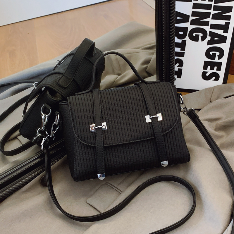 Free shipping designer bag Versatile for Women 2025 New Style Trendy, Fashionable, High end, Women's Western Texture Shoulder Handheld Small Squa