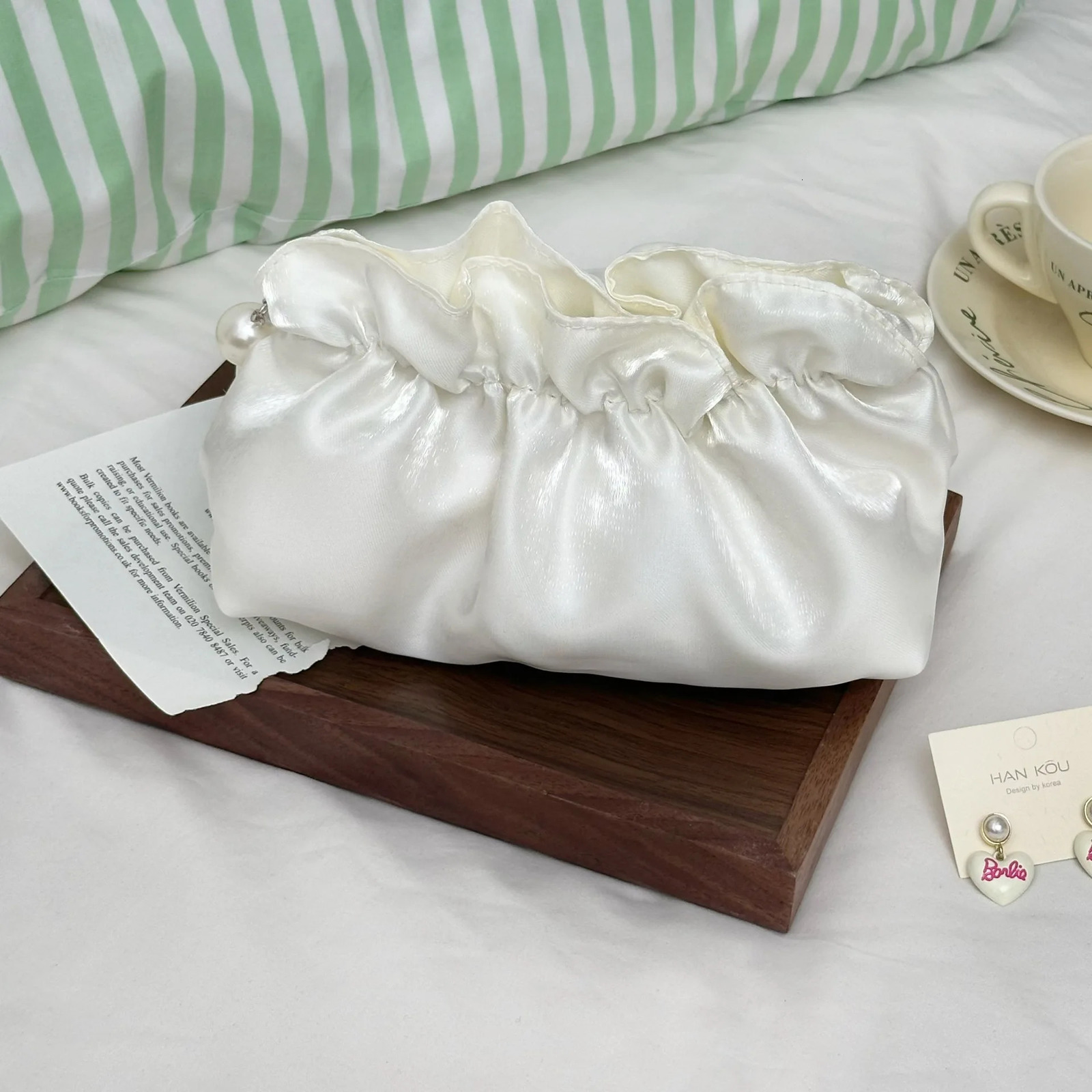 Girl Cloud Makeup Bag Portable Large Capacity Travel Skincare Storage Toilet Bag 250614