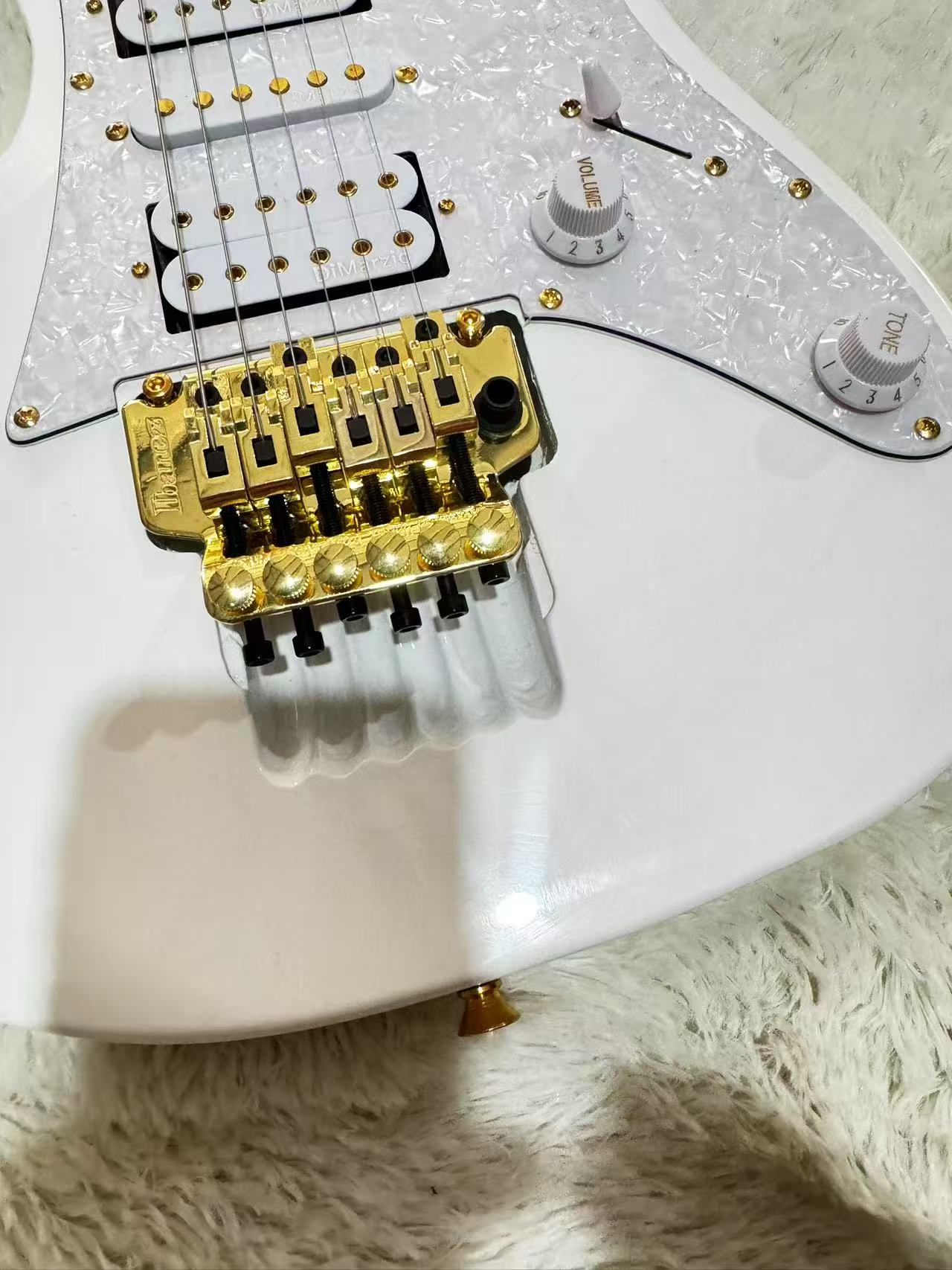 Vintage-Inspired 7V Electric Guitar Model Available for Personalized Design