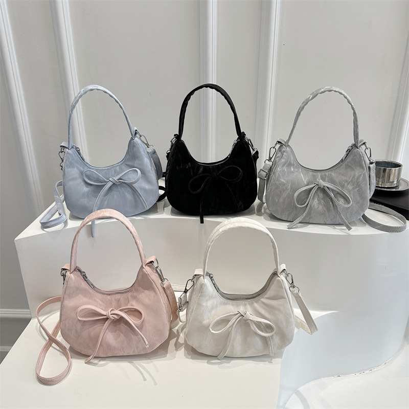 designer This Year's Trend: Simple and Unique Sweet Style Handbag, New Moon Bag, Niche Design, Trendy and Fashionable Casual Crossbody Women'