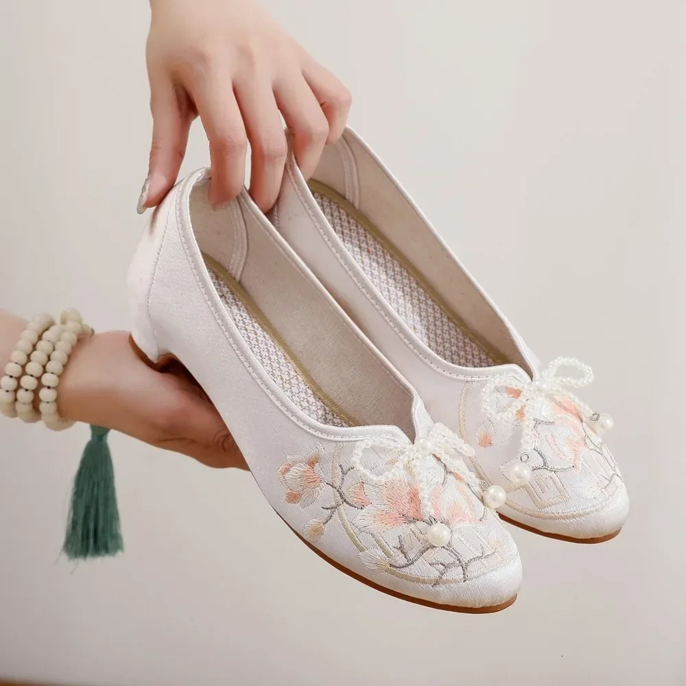 Elegant Streetwear Cheongsam Traditional Chinese Ethnic Style Shoes for Women Embroidery Womens Shoes Casual Fashion Vintage 250603