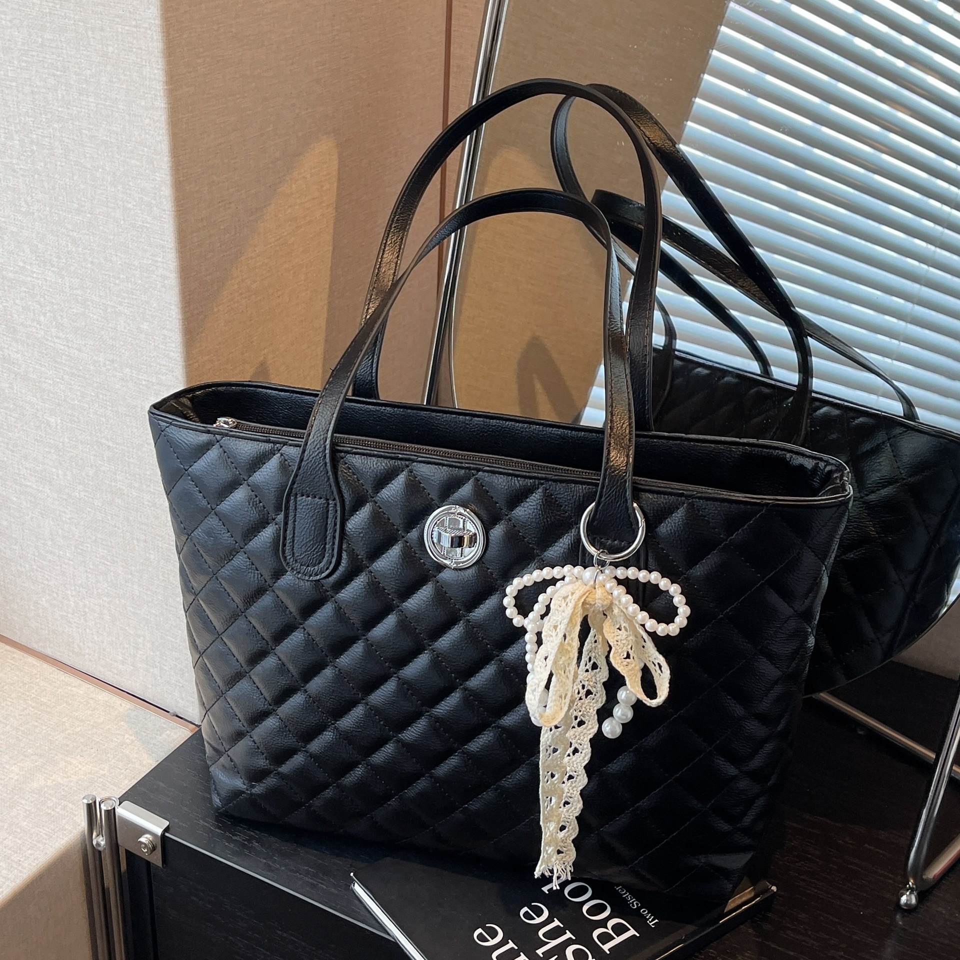 designer Quilted Chain Handbag 2025 New Women's Bag Trendy Versatile Large Capacity Shoulder Fashion Commuter Tote Bag