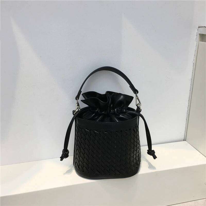 Women's New 2025 Messenger Handbag Shoulder Hollow Woven Bag Summer Bucket Casual Inner Fabric Shopping Bag