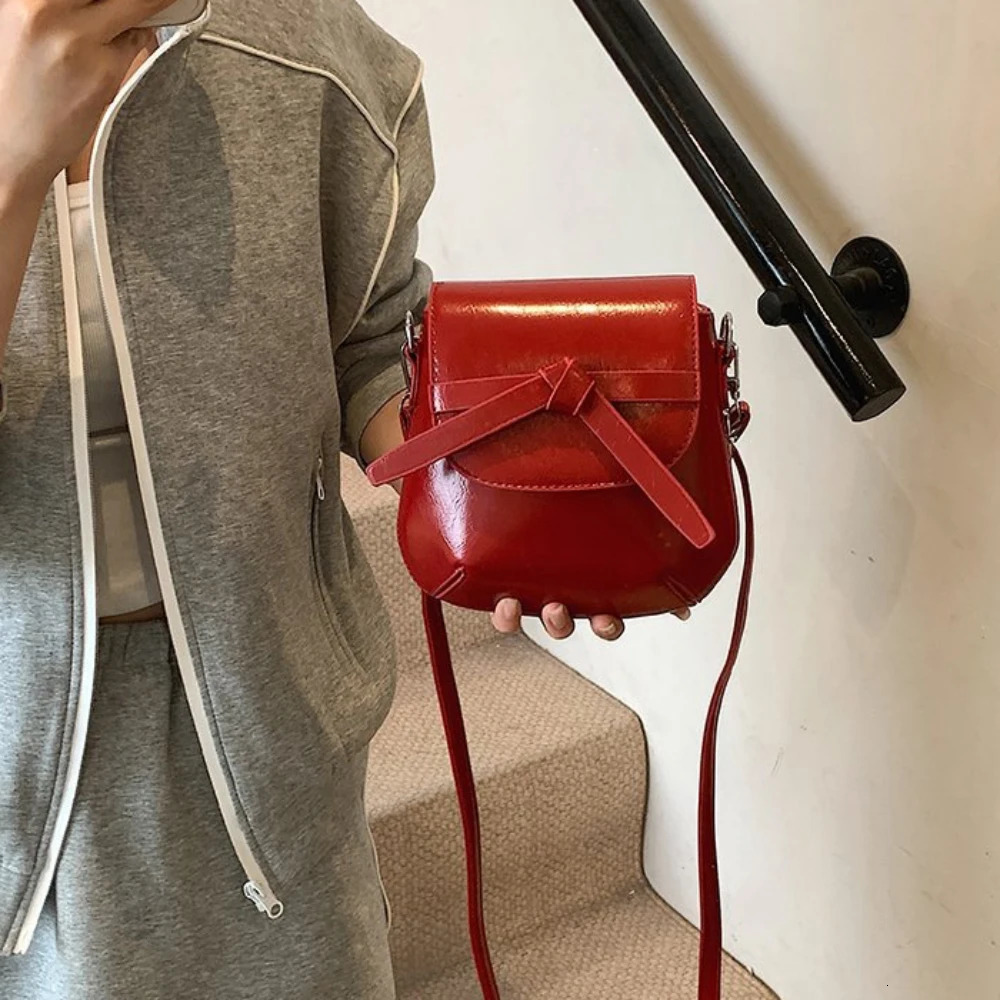 Simple Glossy Crossbody Bag for Women High Grade PU Buckle One Shoulder Bags Daily Working Commute All-Match Versatile Packs 250605