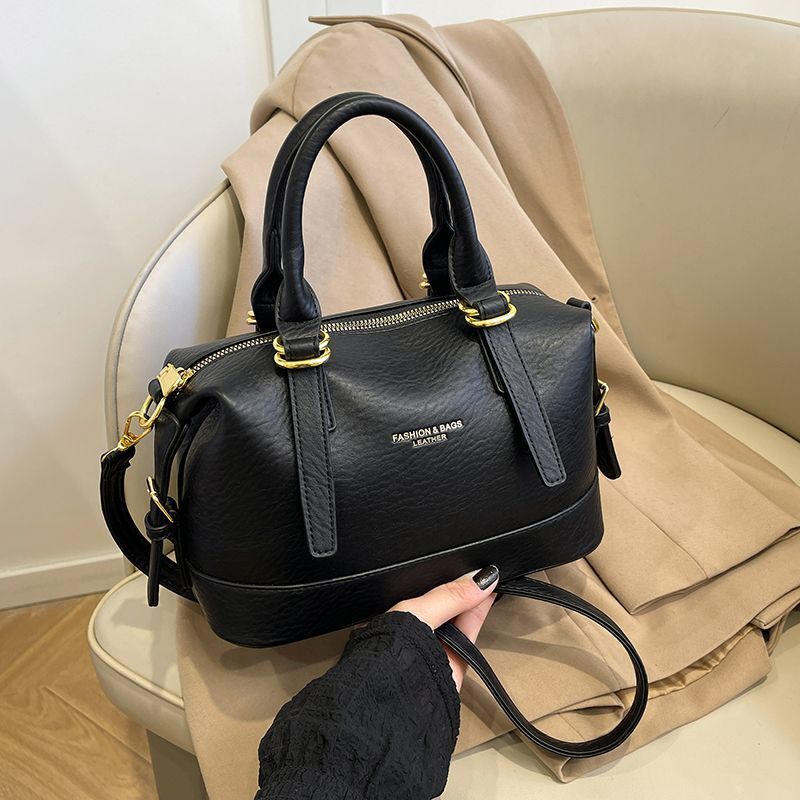2025 Summer New Women's Bag New Handbag Women's Simple Retro Large Capacity Commuter Bag Fashion Leisure Designer Solid Color Shoulder Bag R