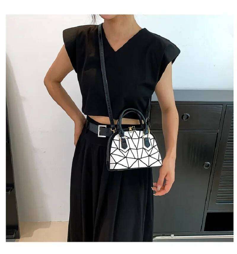 2023 New Geometric Pattern Simple Crossbody Designer Women's Fashion One Shoulder Shell Bag