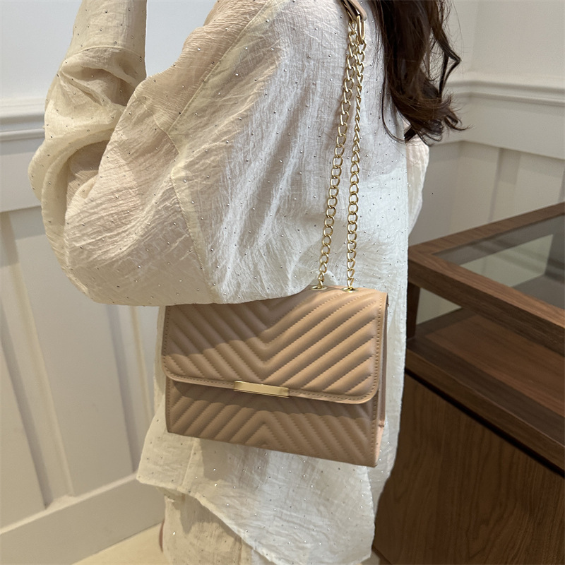 High quality brand new high-quality free designer bag new simple and fashionable shoulder crossbody bag casual commuting small square bag new free des