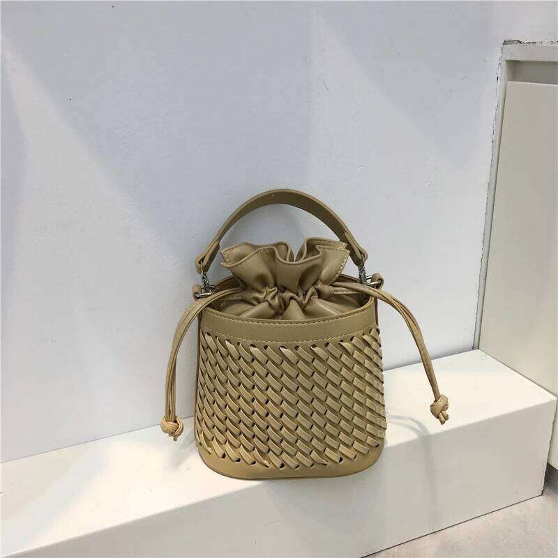 Women's New 2025 Messenger Handbag Shoulder Hollow Woven Bag Summer Bucket Casual Inner Fabric Shopping Bag