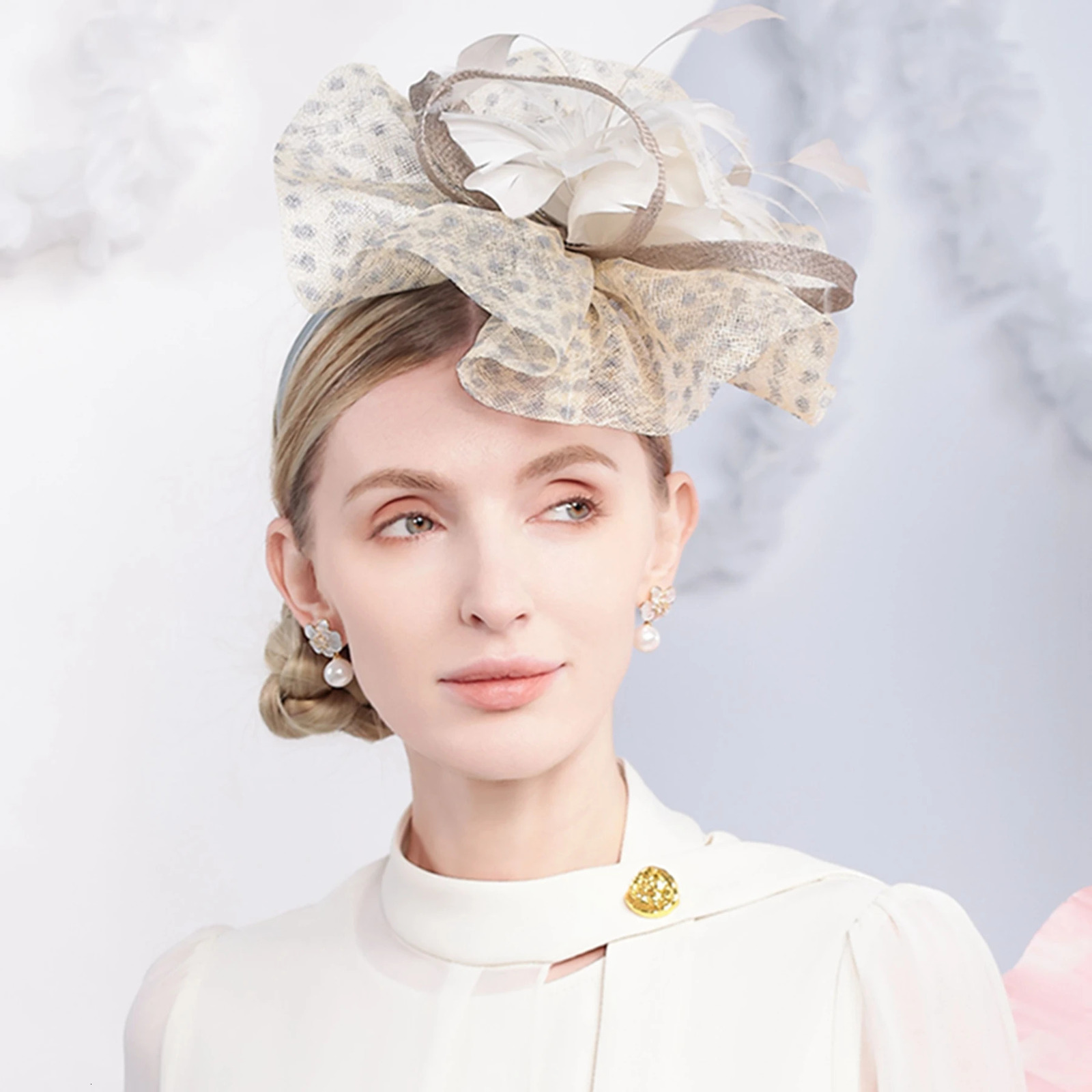 FS White Sinamay Fascinators Hats With Feather Summer Vintage Pillbox Hat For Women Elegant Cocktail Tea Party Headwear 250604