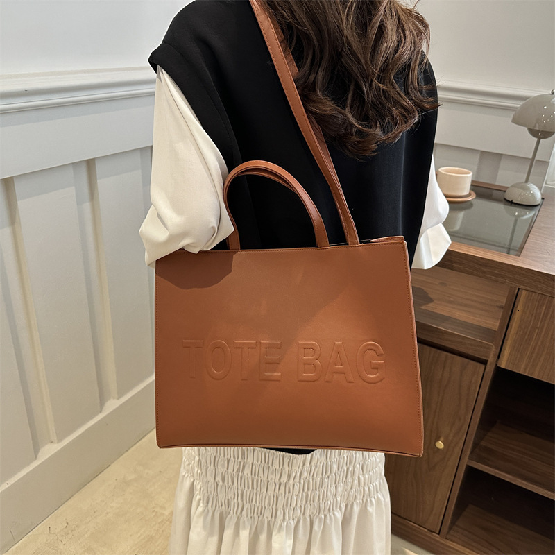 designer Textured Large Capacity Bag for Women 2025 New Fashion Handheld Tote Bag Autumn Retro Shoulder Bag Commuter Large Bag
