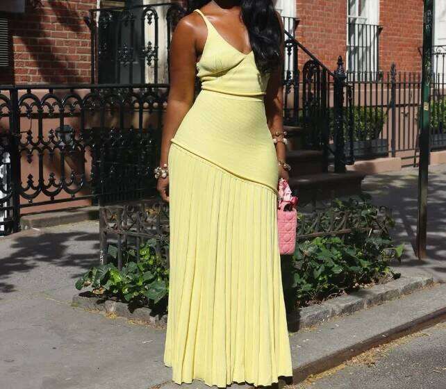 Solid Color V-Neck Knitted Vest Top High Waisted Straight Pleated Skirt for Summer Women, Elegant and Sexy 2-Piece Set