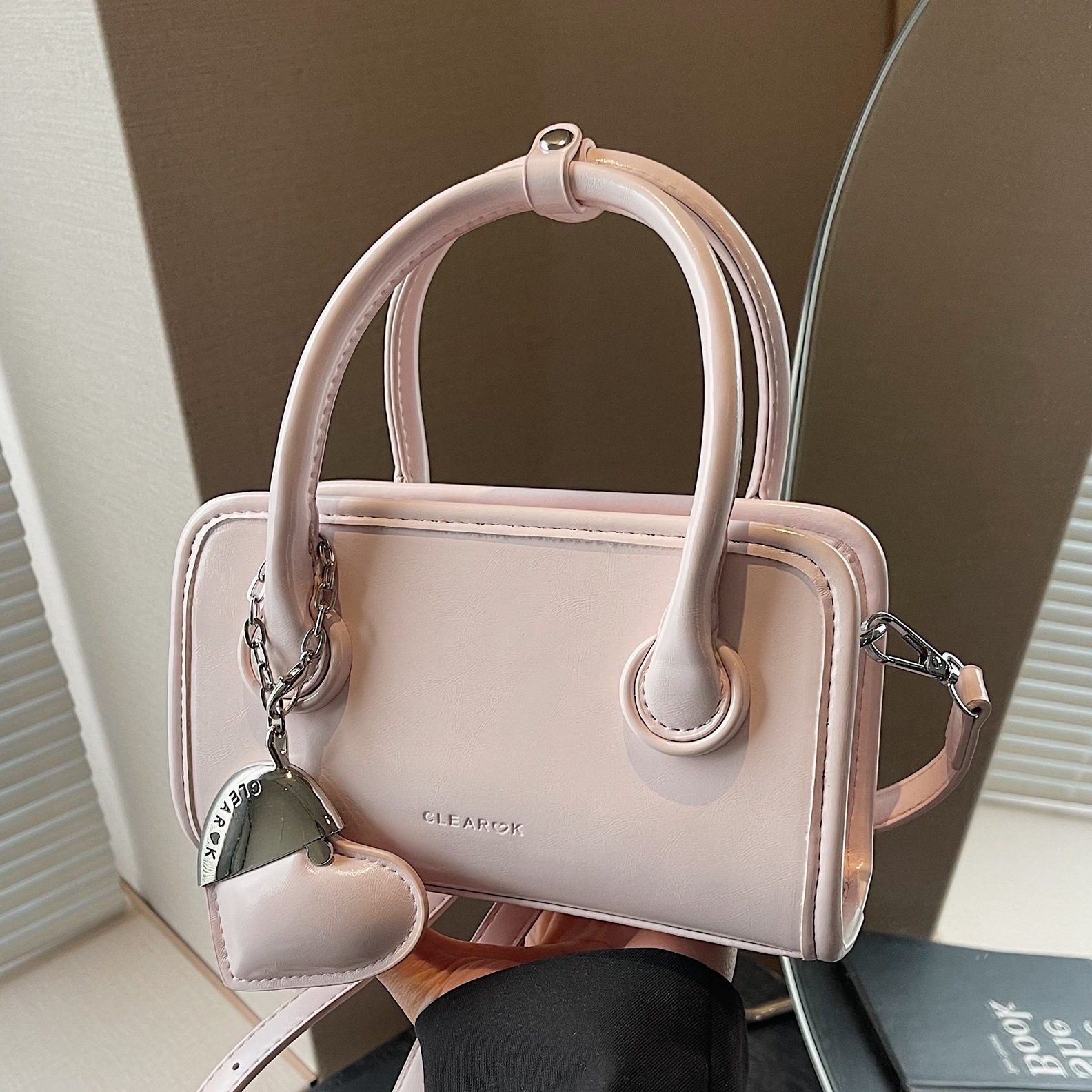 designer Korean Style Niche Design Retro High-Quality Texture New Single Shoulder Bag for Women Commuting Versatile Large Capacity Boston Bag