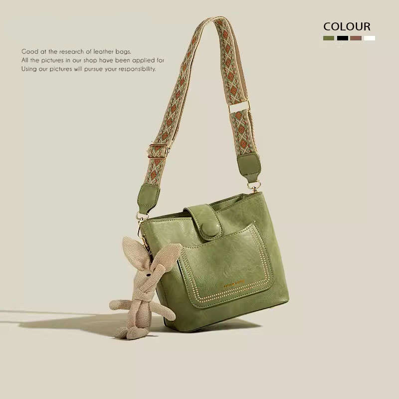 Trendy Women's Woven Wide Strap Large Capacity 2023 New Versatile Shoulder Crossbody Bucket Bag