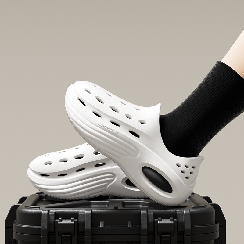 Summer free shipping new luxury designer men's anti slip height increasing beach shoes with toe caps, outdoor sandals for outdoor wear