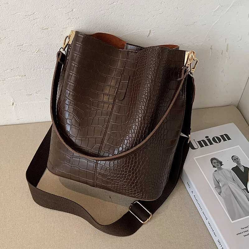 Vintage Bucket Bag Personalized Stone Pattern Buckle Large Capacity Shoulder Bag Temperament Texture Trend Crossbody Bags M250606