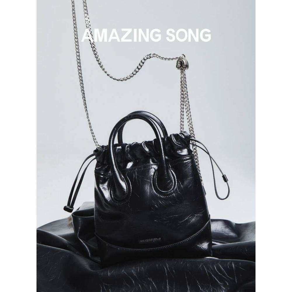 Amazing Song Hobo Sliver-Tone Metal Chain Glossy Grab Wrinkled Cowhide Drawstring Bucket Bag