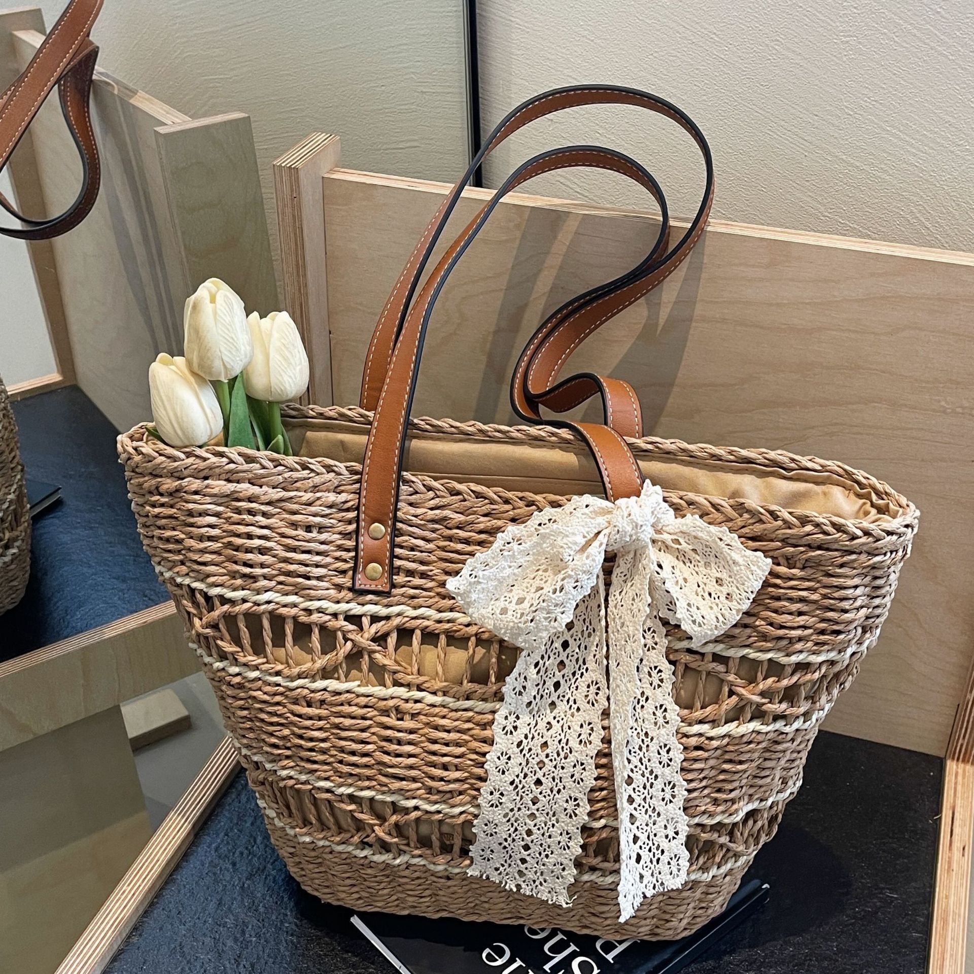 designer Large Capacity Straw Woven Bag for Women 2025 New Summer Fashion Basket Bag Beach Woven Shoulder Tote Bag