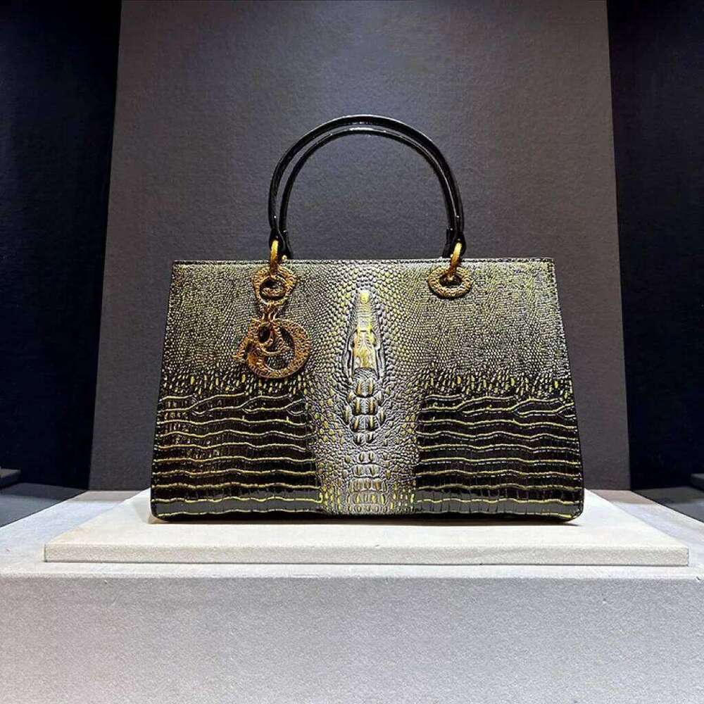 2024 New Crocodile Pattern Handbag Women's Fashionable Leather Crossbody High-end Feel Shoulder Bag