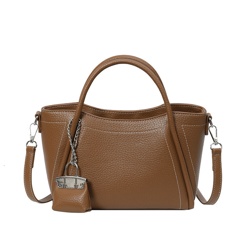 2025 new spring and summer women's bag simple casual women's hand-held bucket bag Korean style trendy fashionable shoulder bag niche texture