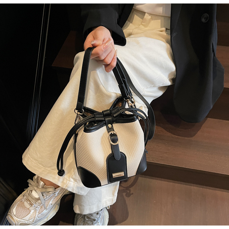 Free Shipping Designer Shoulder Bag Retro Fashion Woven Armpit Bag Spliced Bucket Bag Women's Bag Versatile Handbag Travel Backpack