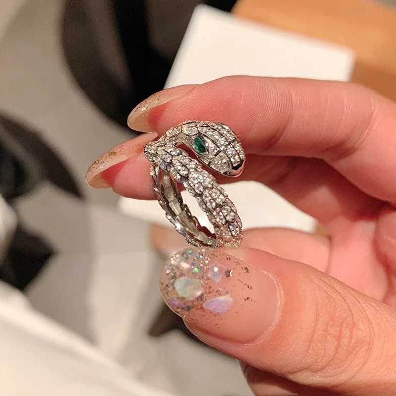 MEWANRY Silver Color Serpentine Ring for Women Shiny Irregular Chic INS Fashion Exquisite Personality Party Jewelry Gifts W250606