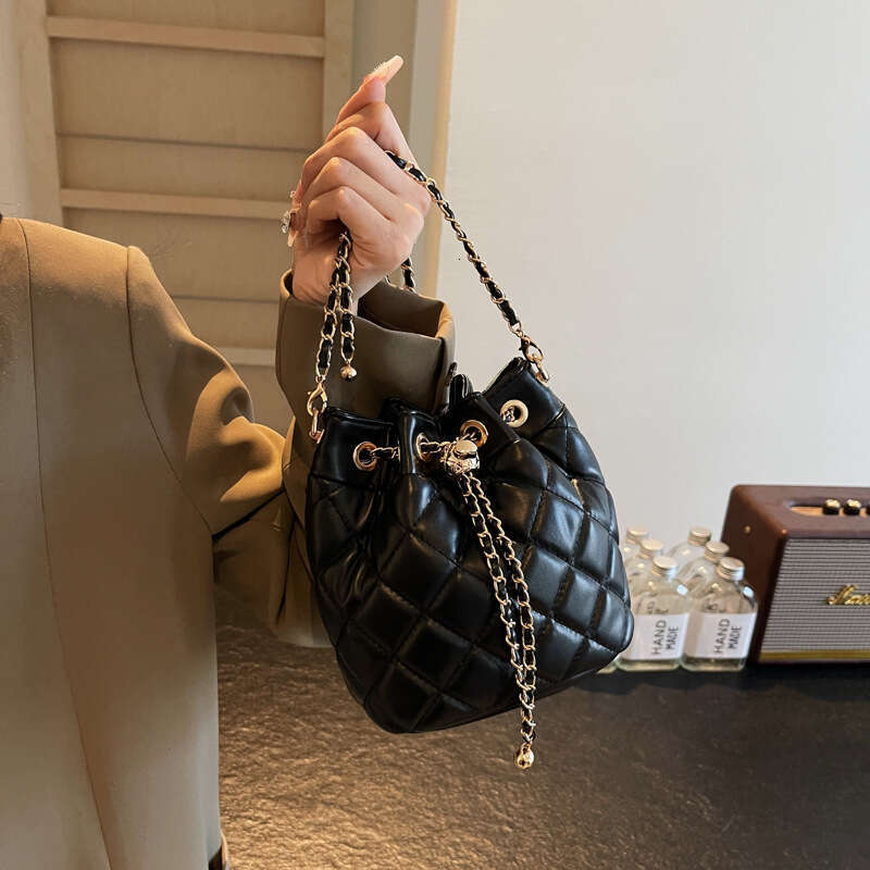 2024 New Quilted Chain Drawstring Light Luxury Round Bucket Shoulder Crossbody Bag for Women