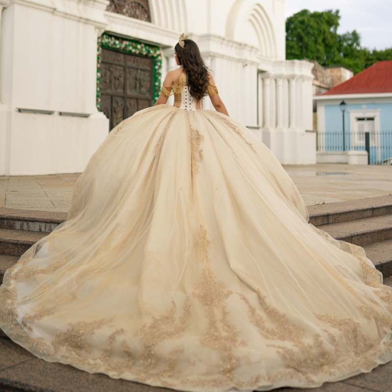 Luxury Champagne Shiny Off The Shoulder Ball Gown Quinceanera Dresses Appliques Beads Tull Sweet 16 Dress Vestidos 15 De Anos