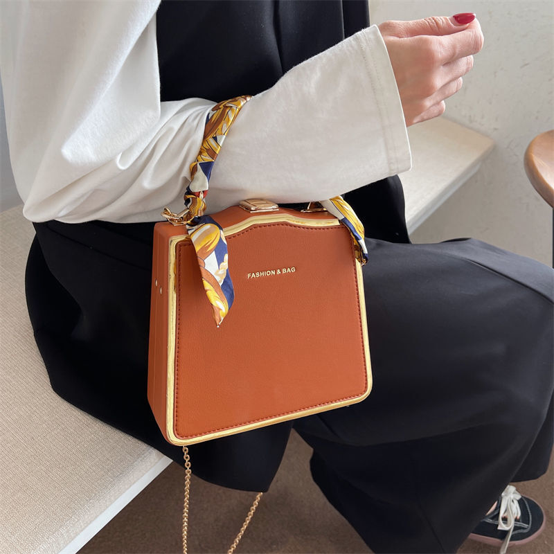 2025 Spring and Summer New Women's Bag New Fashionable Texture Large Capacity Solid Color Scarf Handbag Exquisite Chain Designer Shoulder Crossbo