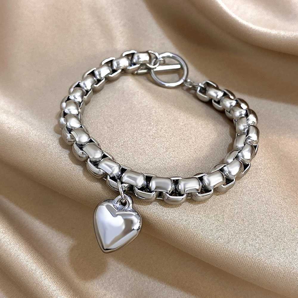 Punk Waterproof Stainless Steel Heart Pendant Bracelet for Women Retro Golden Chunky Thick Chain Bracelet Charm Hand Jewelry W250606