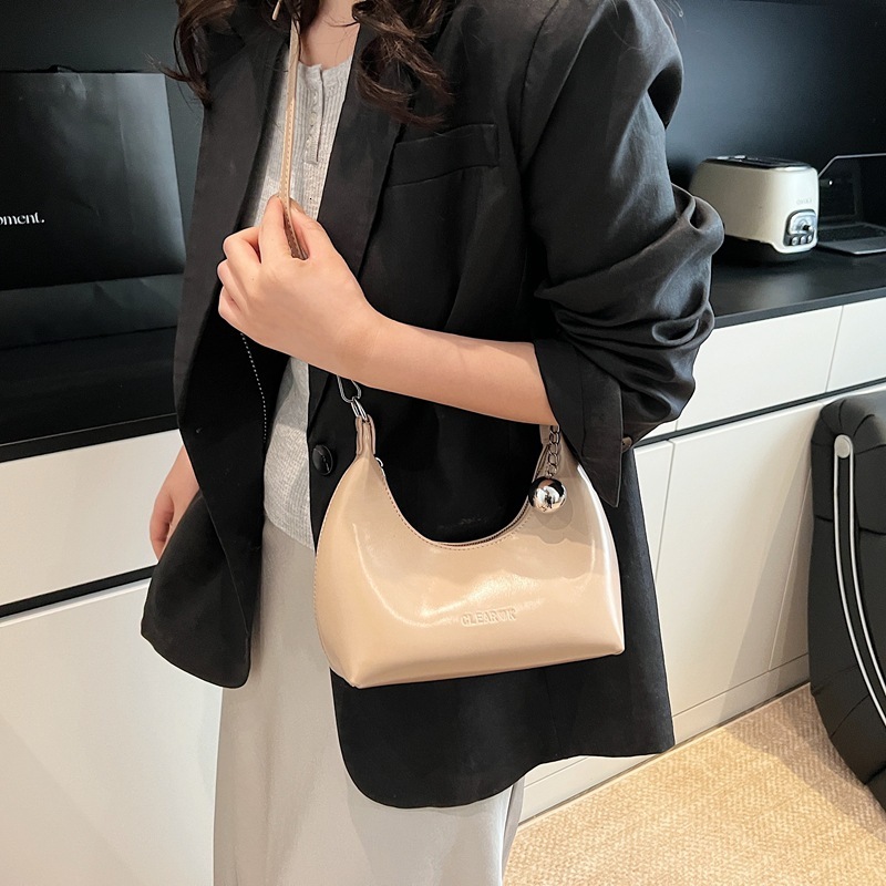 designer High-end Glossy Patent Leather Bag for Women 2025 New Trendy Casual Shoulder Underarm Bag Fashion Commuter Crossbody Bag