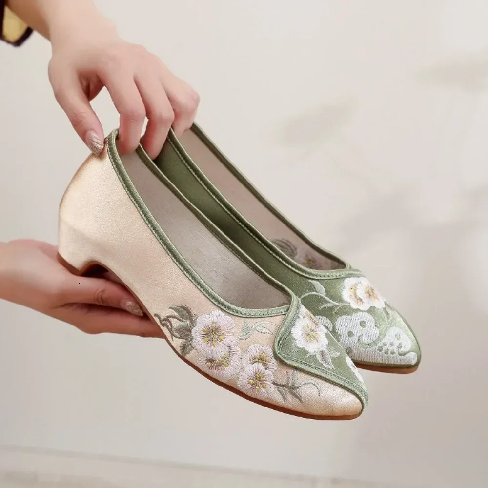 Elegant Streetwear Cheongsam Traditional Chinese Ethnic Style Shoes for Women Embroidery Womens Shoes Casual Fashion Vintage 250603