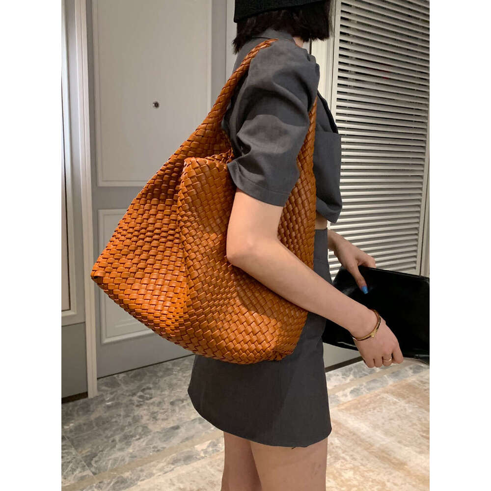 Woven Tote Underarm New Women s High end Versatile Lightweight Large Capacity Shoulder Bag