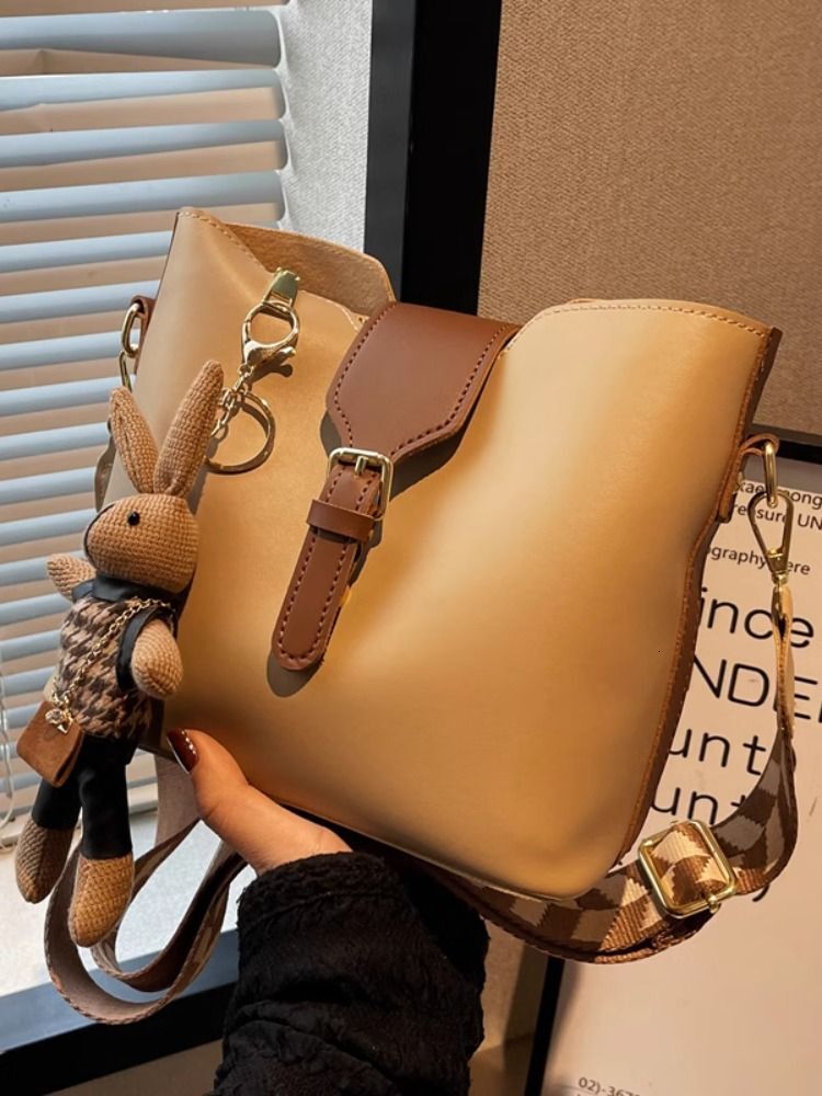 2025 new spring/summer women's bag women's large capacity bag new retro casual simple wide shoulder strap crossbody bag fashion designer sin