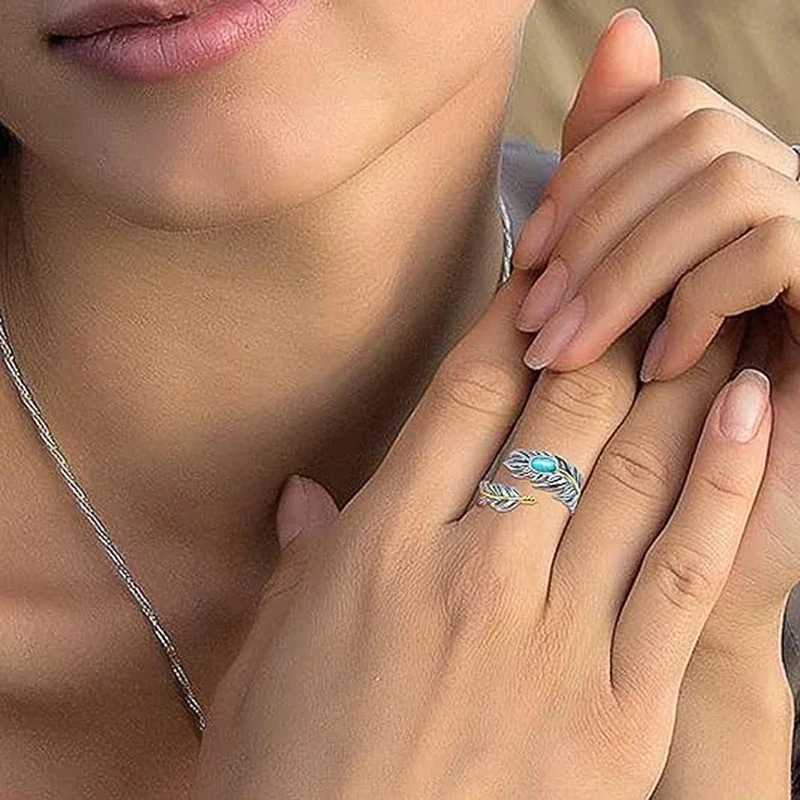 Huitan Bohemia Feather Design Finger Ring for Men/Women Two Tone Plate Oval Imitation Turquoise Stone Couple Rings Trend Jewelry W250606