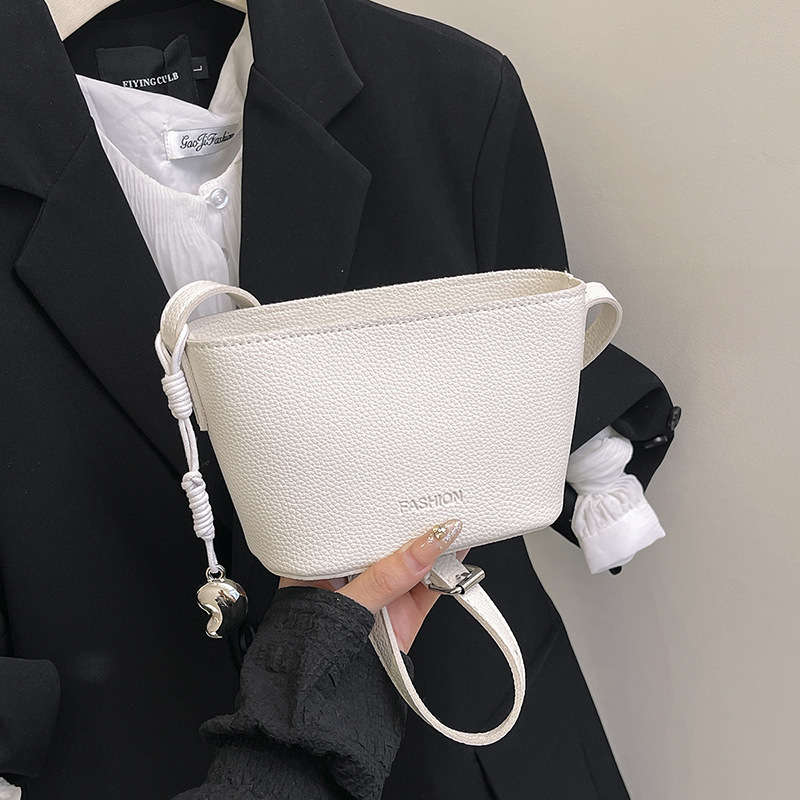 designer Unique New Trendy Spring Niche Design Bucket Bag 2025 Fashion Simple Women's Textured Shoulder Crossbody Bag