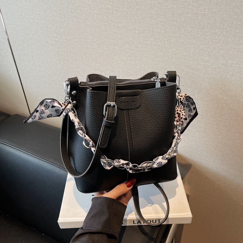 2025 New Spring Summer Women's Bag Fashion Women's Bag New Texture Single Shoulder Crossbody Bag Outdoor Handheld Bucket Bag Chain Bar Desig