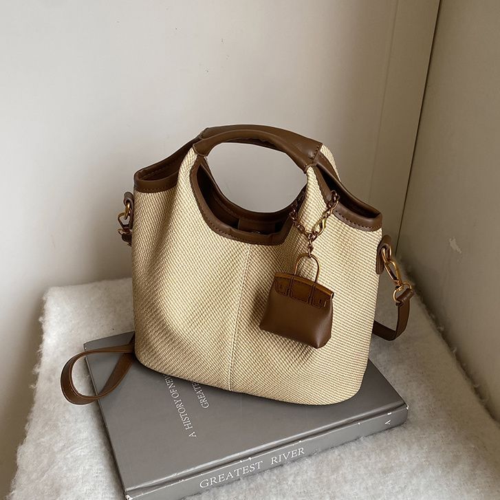 2025 summer new high-end multifunctional handbag for women's outdoor niche handbag, crossbody bag, trendy women's shoulder bag, simple veget